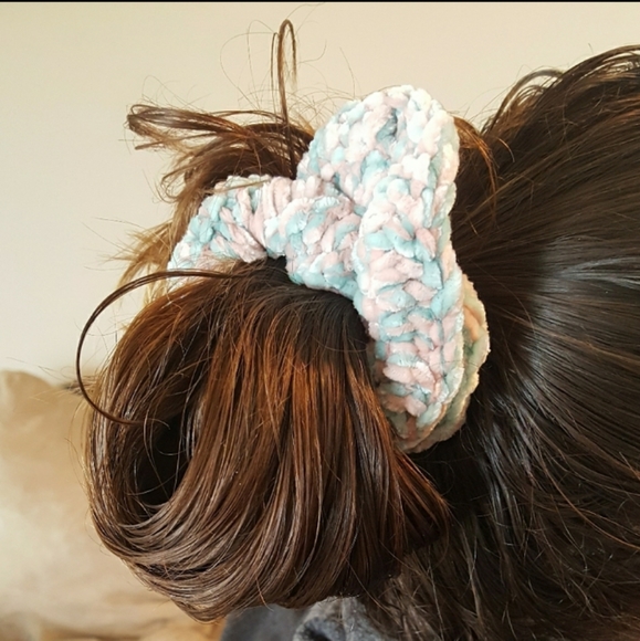 ⭐HP⭐ Crochet Scrunchies - Picture 5 of 7